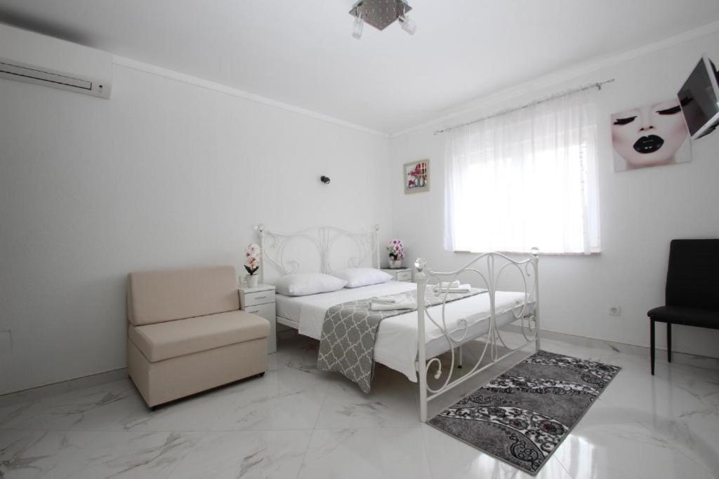 Genoa Rooms Пореч Экстерьер фото