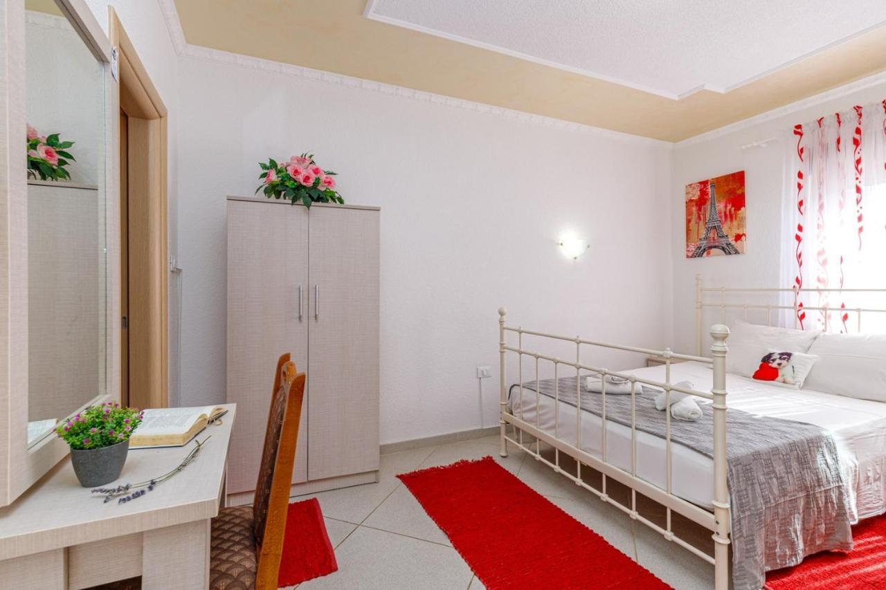 Genoa Rooms Пореч Экстерьер фото