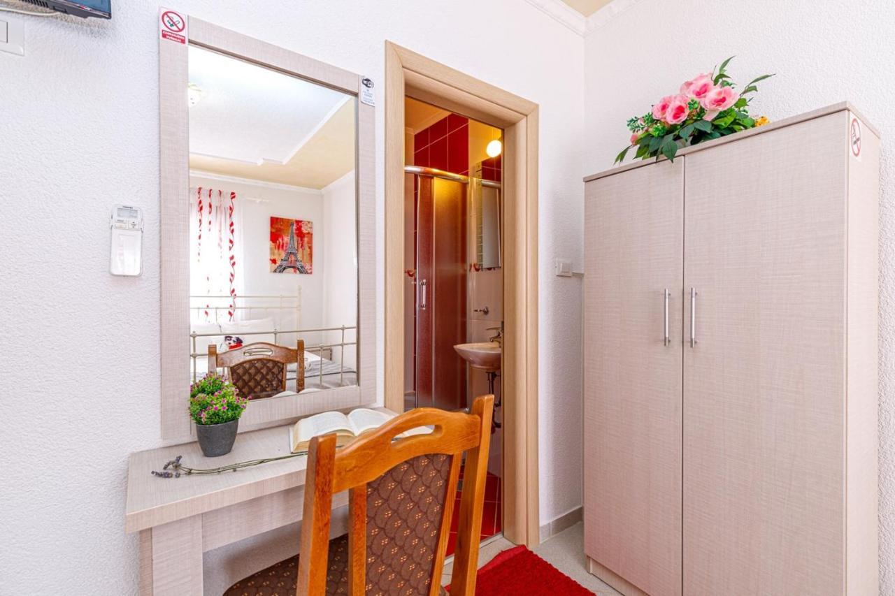 Genoa Rooms Пореч Экстерьер фото