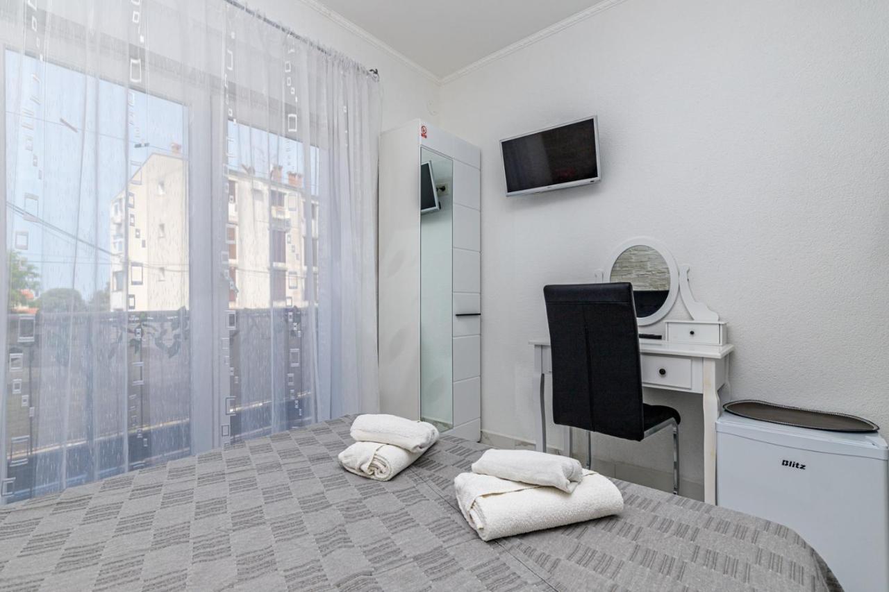 Genoa Rooms Пореч Экстерьер фото