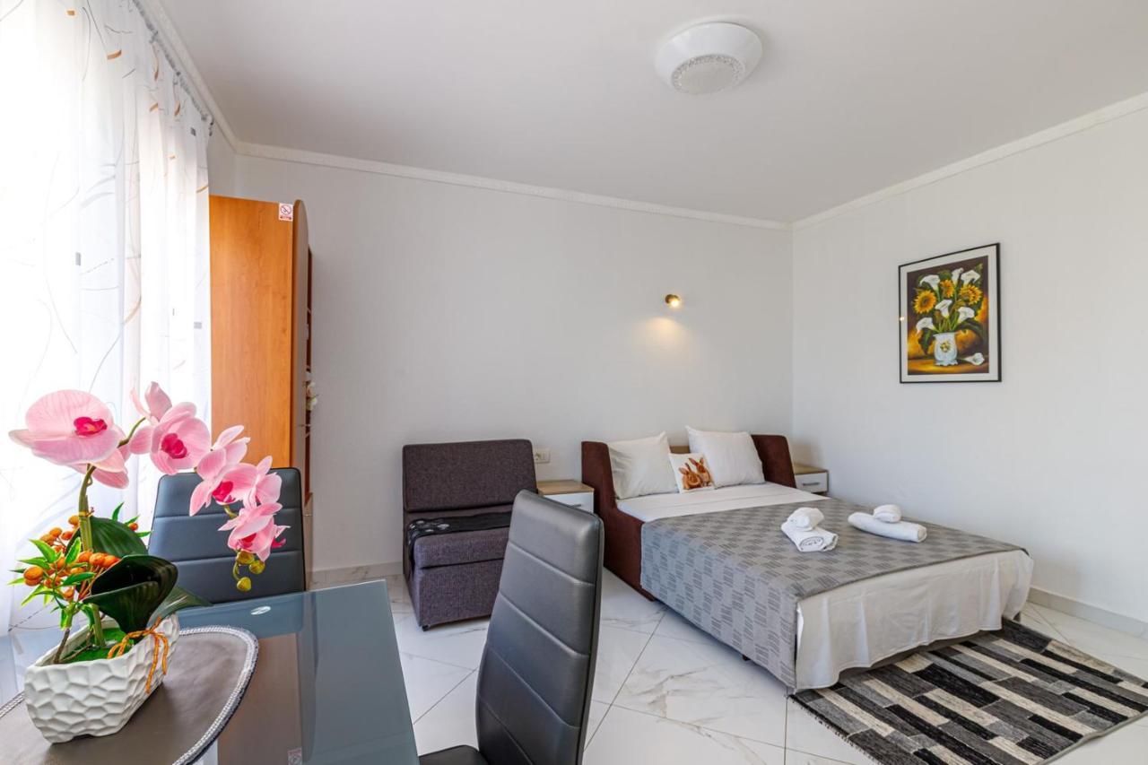 Genoa Rooms Пореч Экстерьер фото
